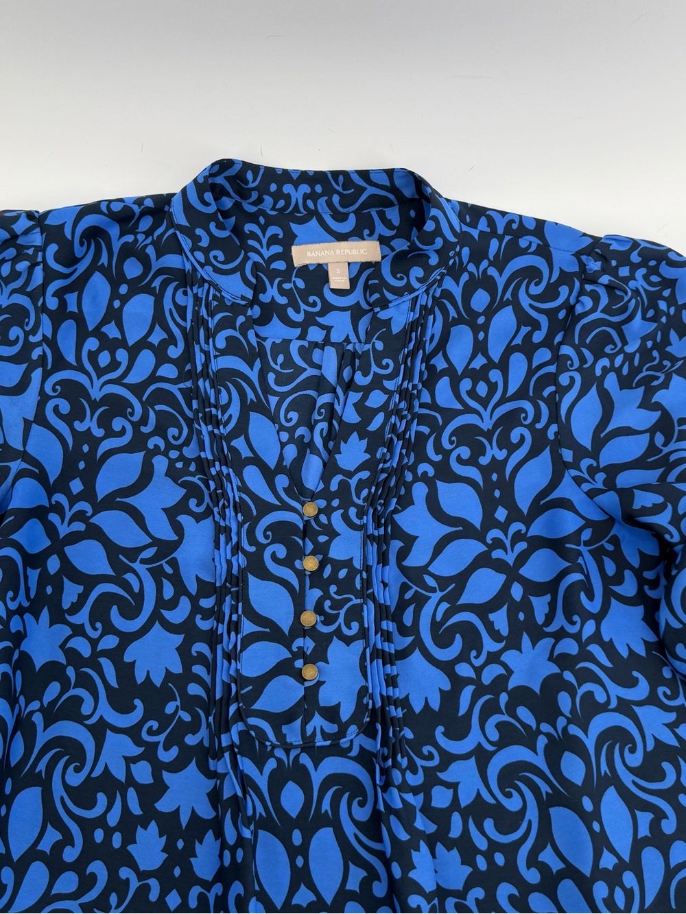Banana Republic Blue and Black Floral-Pattern Pintuck Blouse